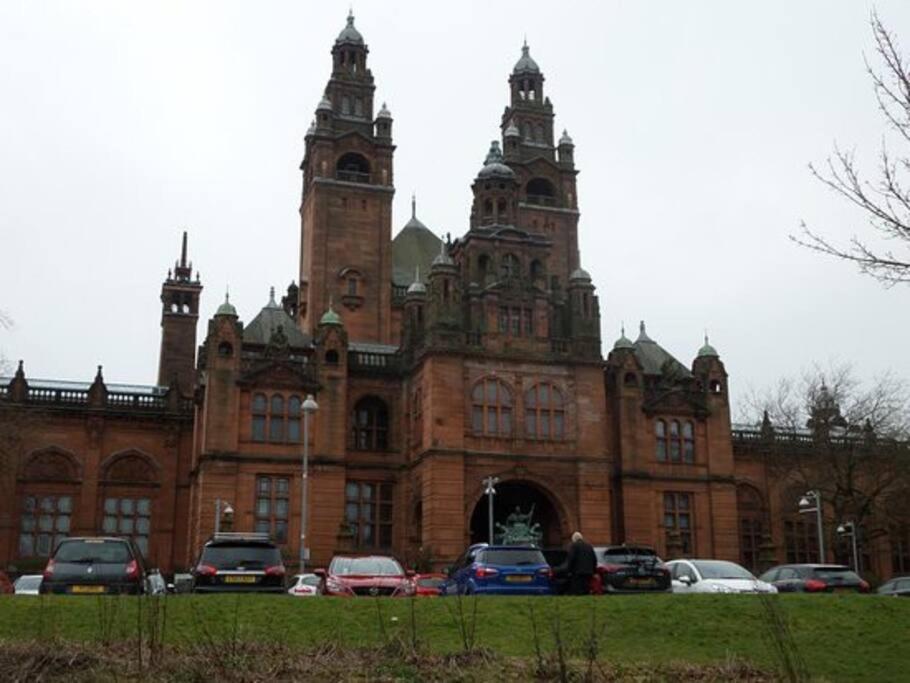 Fabulous Location, One Bedroom West End Flat, Just Off Byres Rd, Close To Sec & Hydro Glasgow Esterno foto