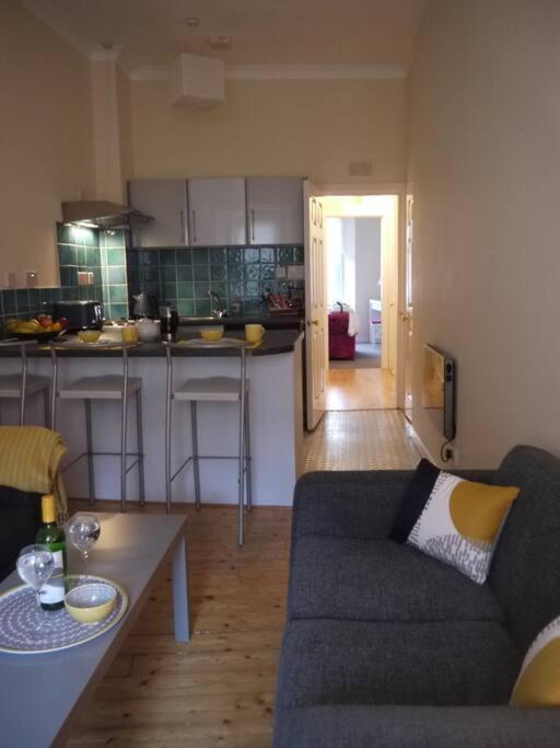 Fabulous Location, One Bedroom West End Flat, Just Off Byres Rd, Close To Sec & Hydro Glasgow Esterno foto